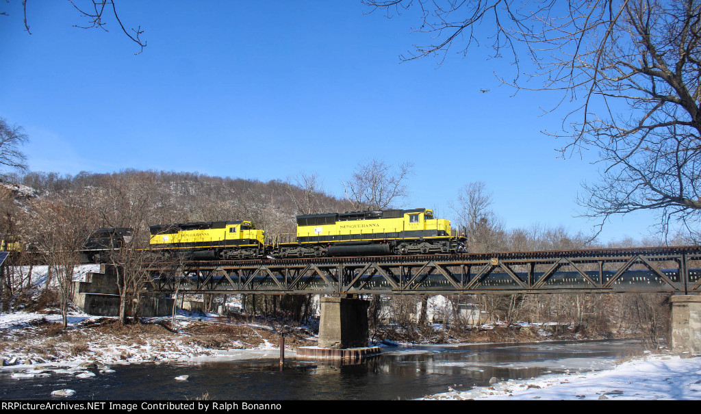 Eastbound SU 100 crosses the Ramapo River 